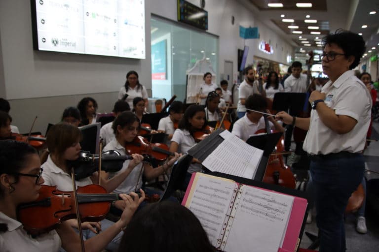 Aeropuerto de Guanacaste recibirá a turistas con arte y cultura