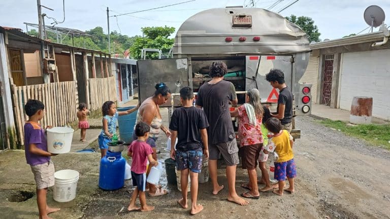 Persiste emergencia en Puntarenas: nivel de fungicida en el agua es 2.7 millones de veces superior al permitido