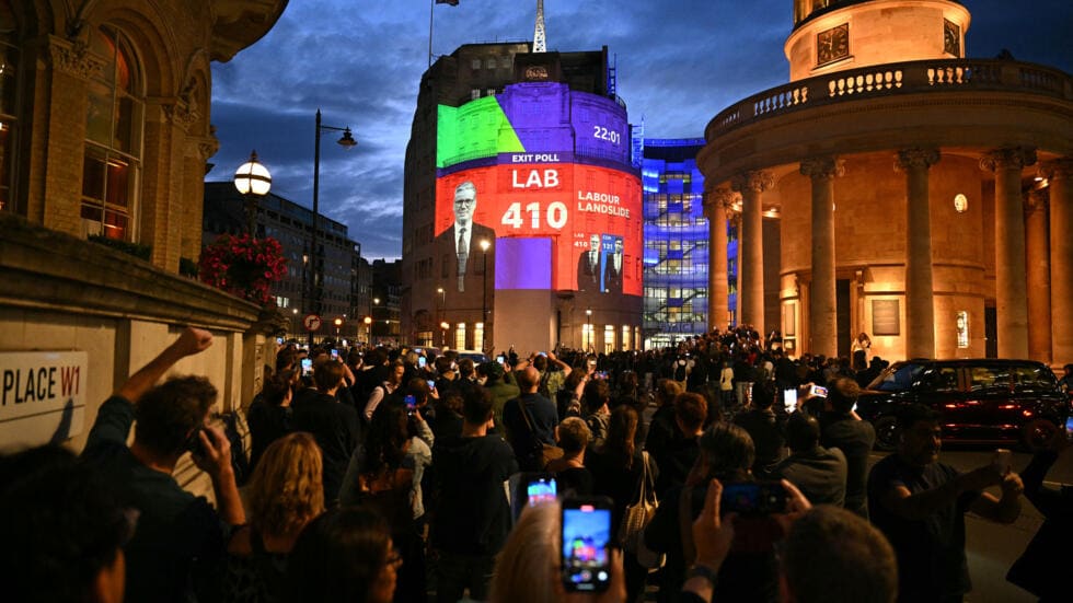 Imagen principal del artículo: Reino Unido: El Partido Laborista arrasa y saca del poder al Partido Conservador tras 14 años