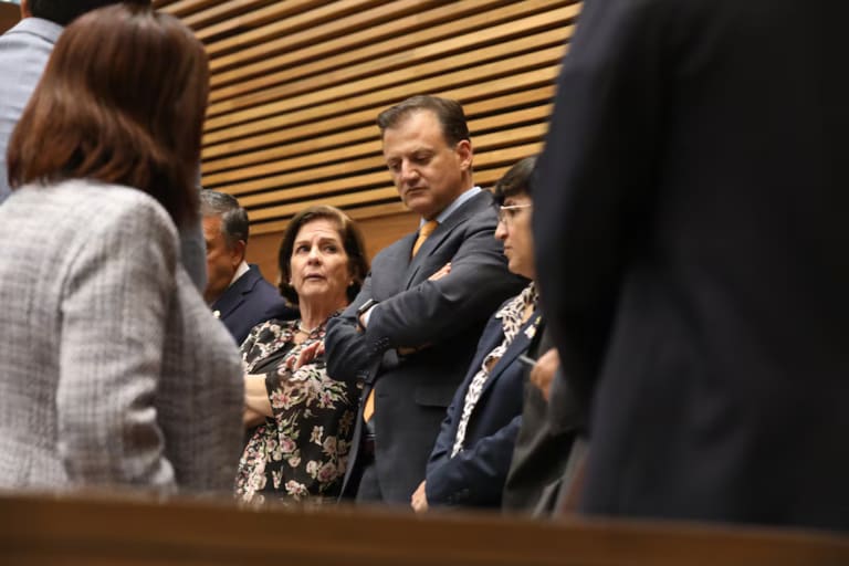 Fracasa vía rápida a ley de jornadas 4x3 por falta de mayoría necesaria