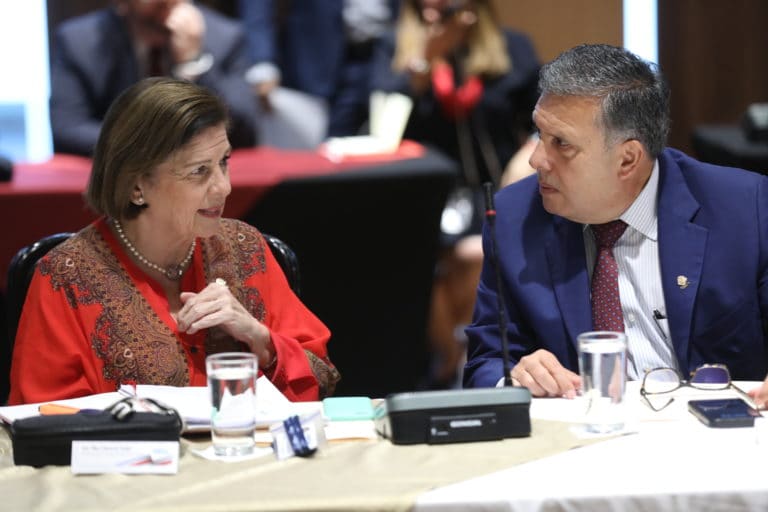 Pilar Cisneros califica de "excusa estúpida" posición del PLN de no votar proyectos del Ejecutivo