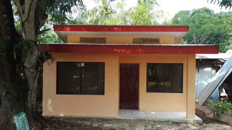Banhvi invierte más de 772 millones en viviendas para familias de Isla Venado e Isla Chira