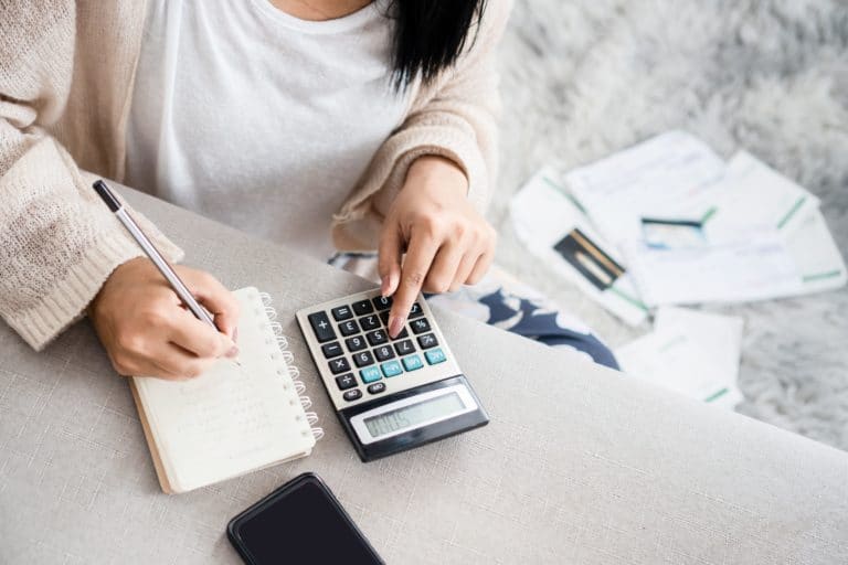 ¿Cómo evitar que las emociones desestabilicen su equilibrio financiero?