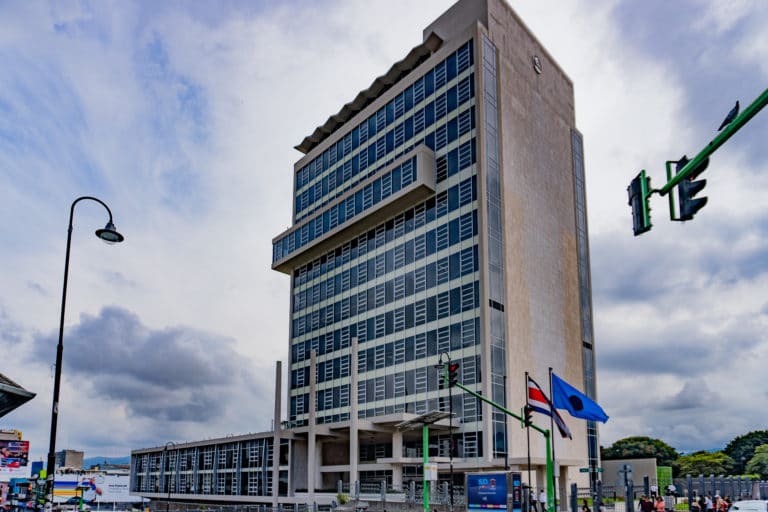 Fiscalía allana oficinas de la CCSS por Caso Barrenador