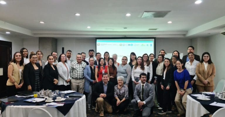 Costa Rica impulsa diálogo nacional contra contaminación plástica