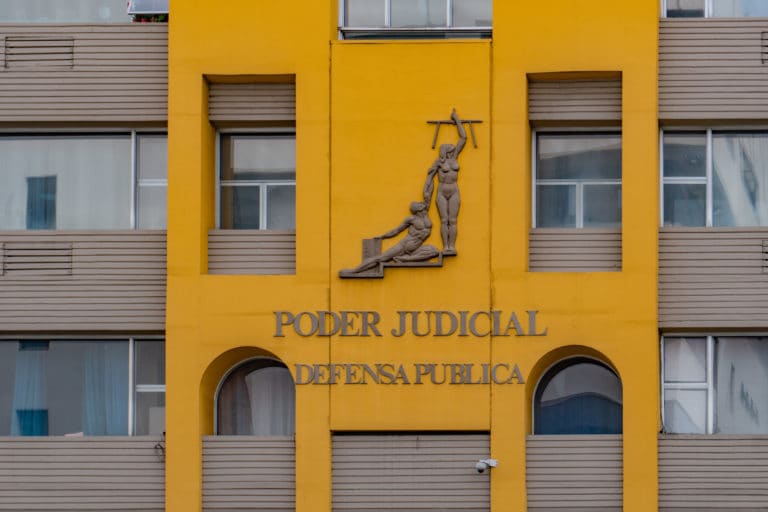 Defensa Pública presenta amparo contra Justicia por video del ministro en cárcel de Puntarenas