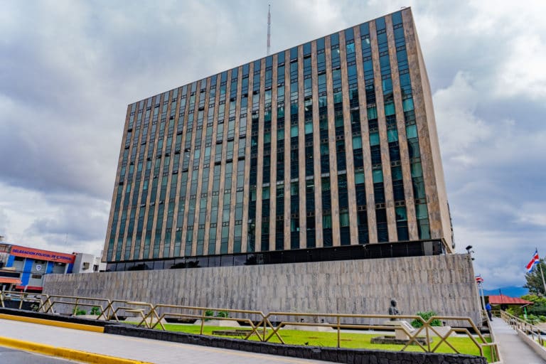 Desprestigiar al juez antes de que llegue el juicio