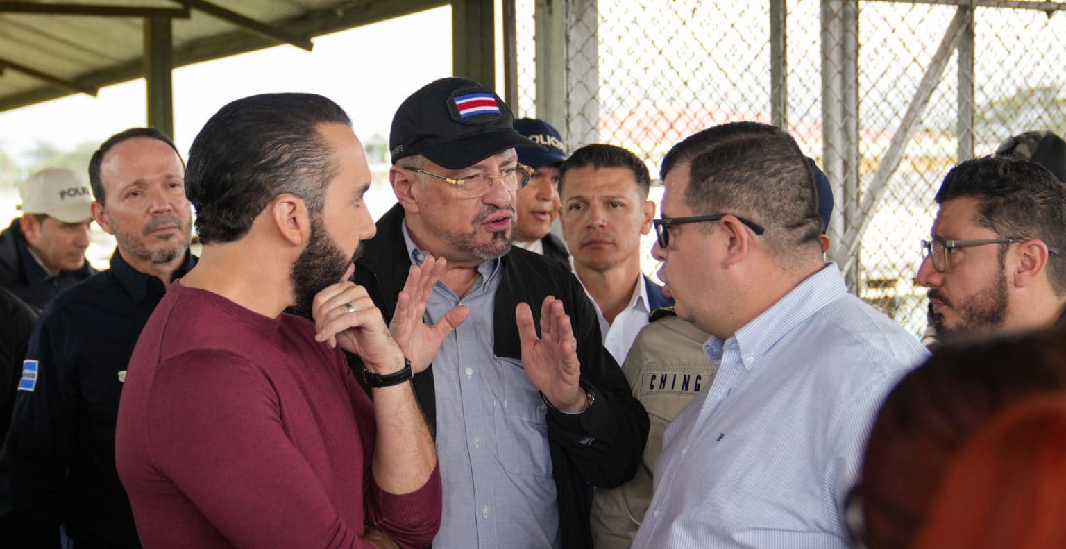 Imagen principal del artículo: Costa Rica ante el filo del autoritarismo: un espejo que preferiríamos no mirar