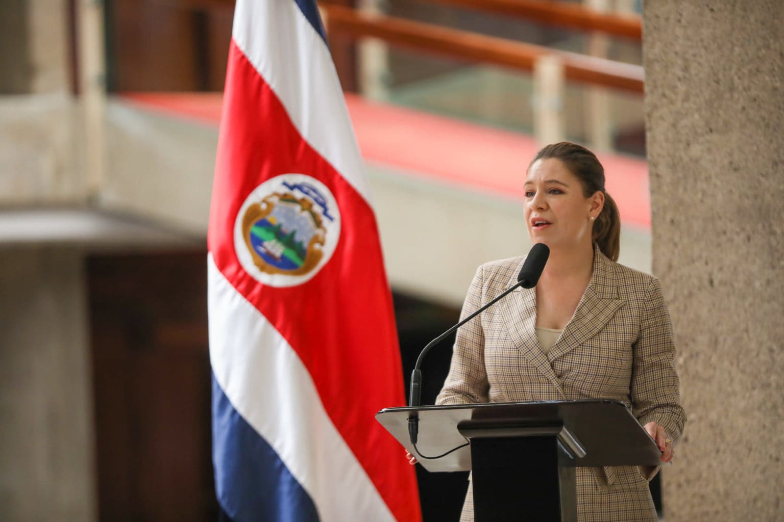 Imagen principal del artículo: Claudia Dobles confirma su candidatura presidencial y anuncia regreso al país