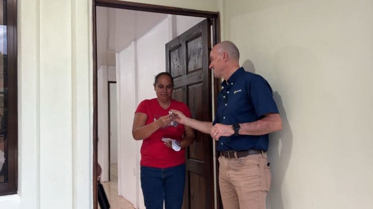 Coopenae colabora en la construcción de 31 hogares para familias del Territorio Indígena de Rey Curré