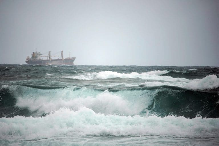 Aguas turbulentas: gestión marina irresponsable pone en riesgo nuestros mares