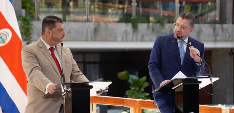 Asamblea "resella" a Chaves: el oficialismo... ¡también!
