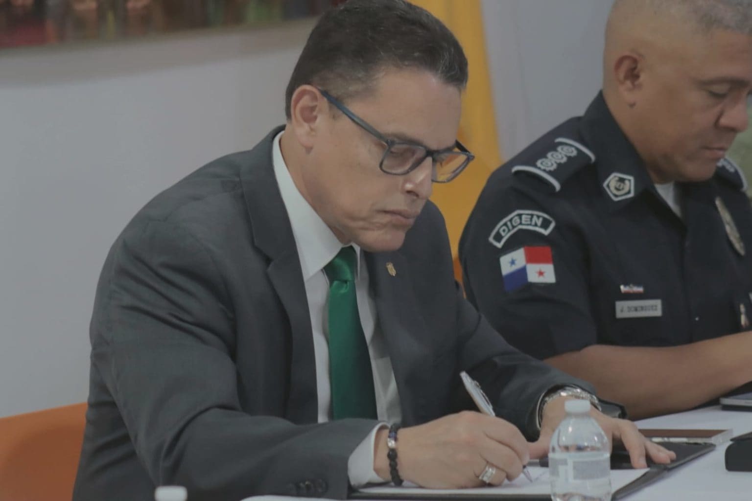 Imagen principal del artículo: Panamá opta por permitir a migrantes regular su situación