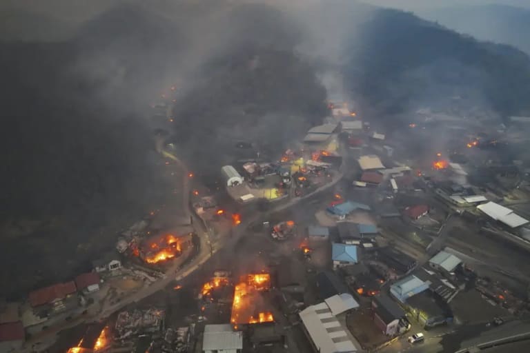 Incendios forestales en Corea del Sur dejan al menos 16 muertos y miles de evacuados