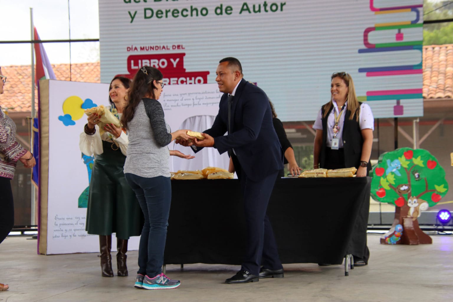 Imagen principal del artículo: Más de 200 estudiantes celebraron el Día del Libro en el Cenac