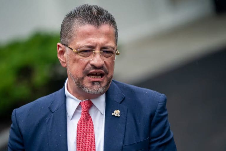 Chaves califica de "pecado contra la prosperidad" rechazo a vía rápida para proyecto de jornadas 4x3