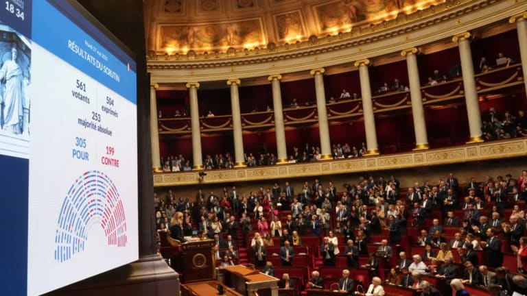 Francia aprueba proyecto de ley para permitir medicación letal a pacientes con enfermedades incurables