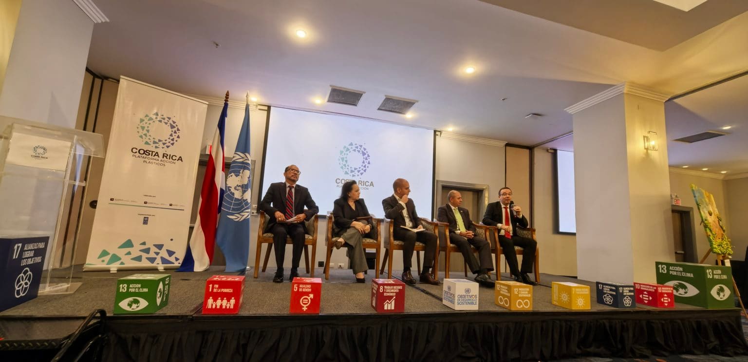 Imagen principal del artículo: Costa Rica lanza Hoja de Ruta Nacional de Acción sobre los Plásticos hacia una economía circular