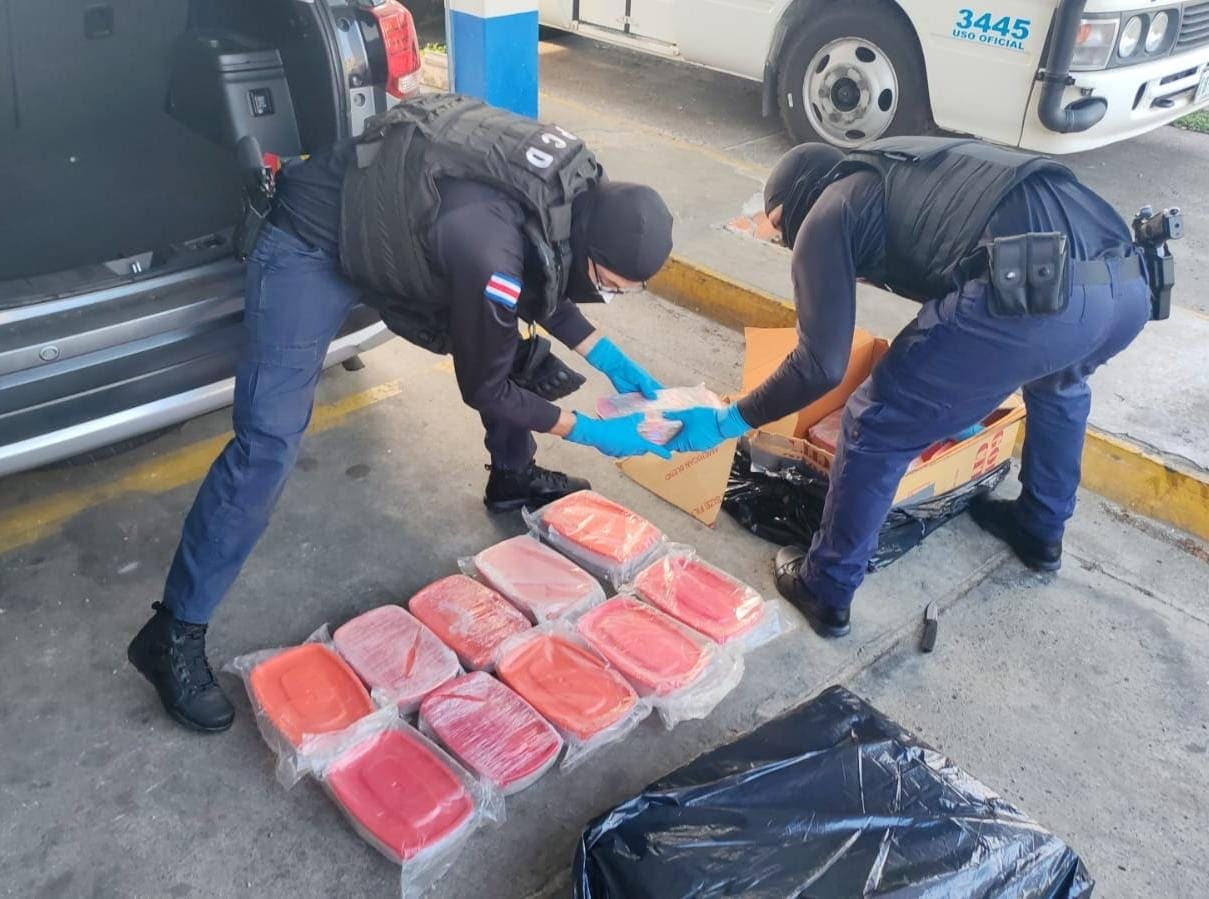 Imagen principal del artículo: Seguridad Pública y DEA realizan el mayor decomiso de metanfetamina tipo cristal en Costa Rica