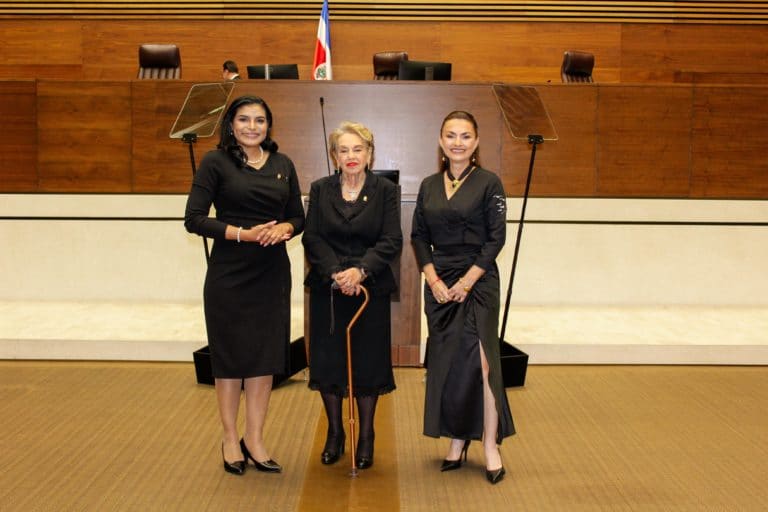 Diputadas independientes piden vía rápida a cinco expedientes a cambio de votos para jornadas 4x3