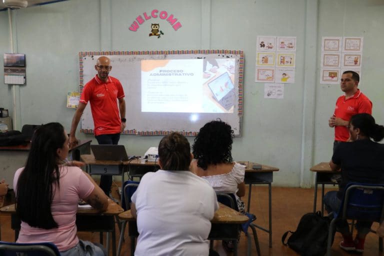 UNA lleva talleres gratuitos a Sabalito para impulsar educación, emprendimientos y turismo