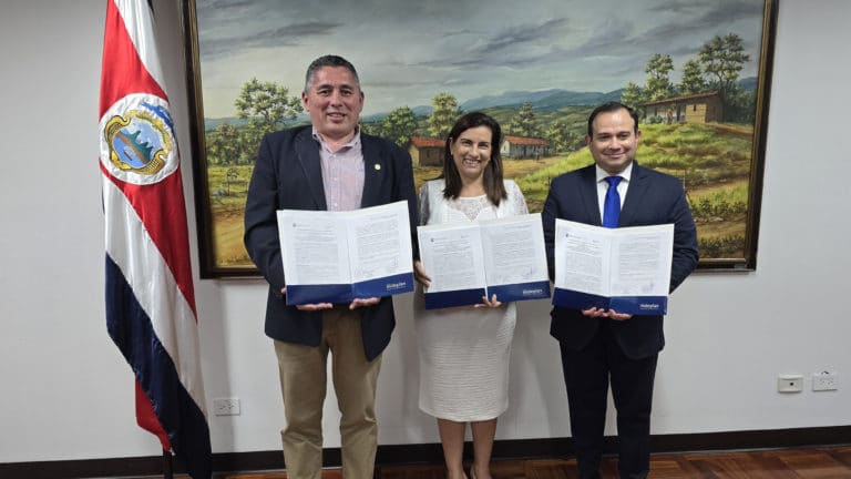 Mideplán firmó contrato para estudio de regionalización por 943 mil dólares