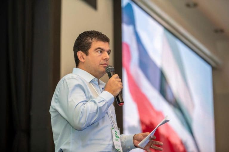 Álvaro Ramos Traslada su Producto a un Mercado Saturado