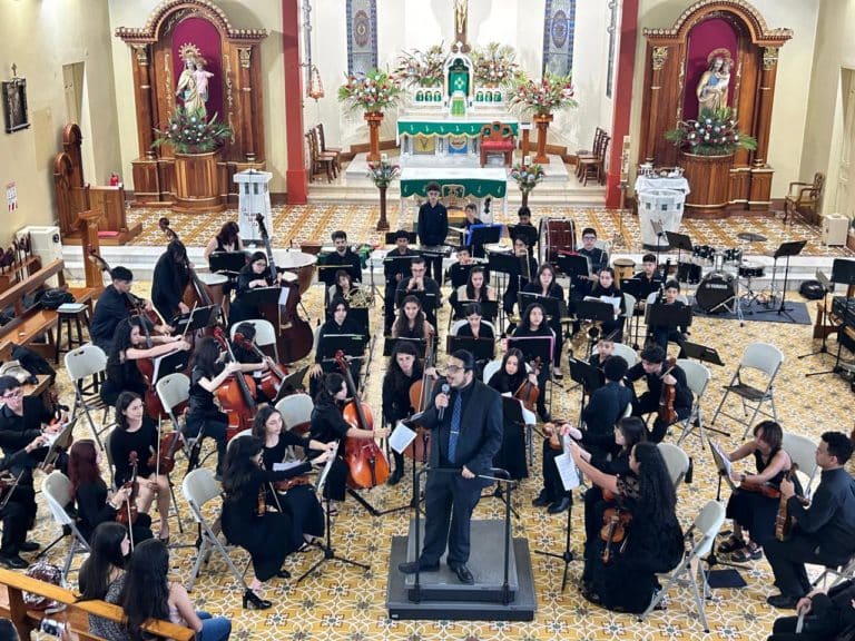 Estudiantes del SiNEM Mata de Plátano se unen al concierto solidario internacional “Notas para el Mundo”