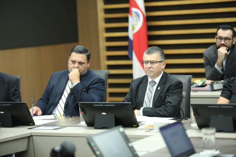 Asamblea estancada y Turqueso... pagando muy caro un plato surtido