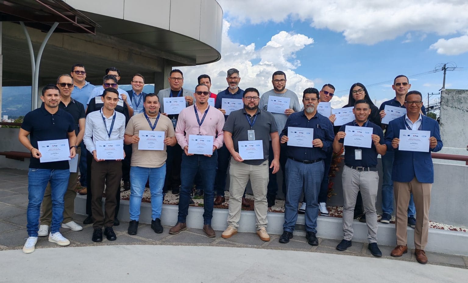 Imagen principal del artículo: Funcionarios del Micitt, DIS y OIJ recibieron formación técnica en ciberseguridad