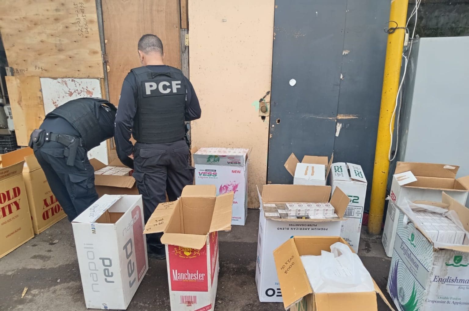 Imagen principal del artículo: Decomisan 5.9 millones de cigarrillos y 5.800 unidades de licor por contrabando