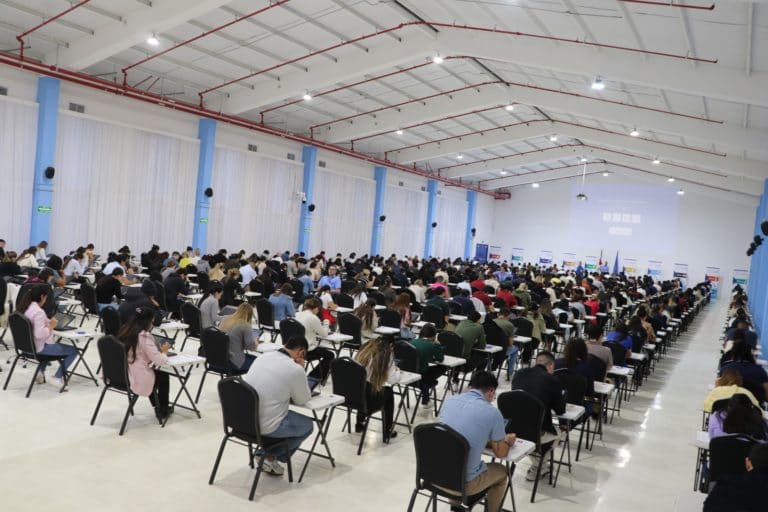 Avanza a plenario proyecto de ley para regular exámenes de incorporación a colegios profesionales