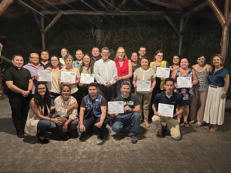 Feria del CATIE recoge 9 millones de colones para instituciones sociales y educativas de Turrialba