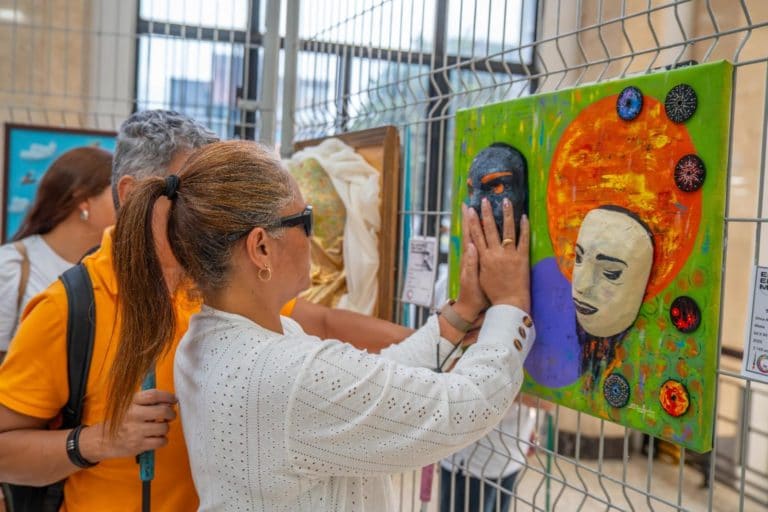 Inauguran galería sensorial inclusiva para personas con discapacidad visual en oficina central del Banco Nacional