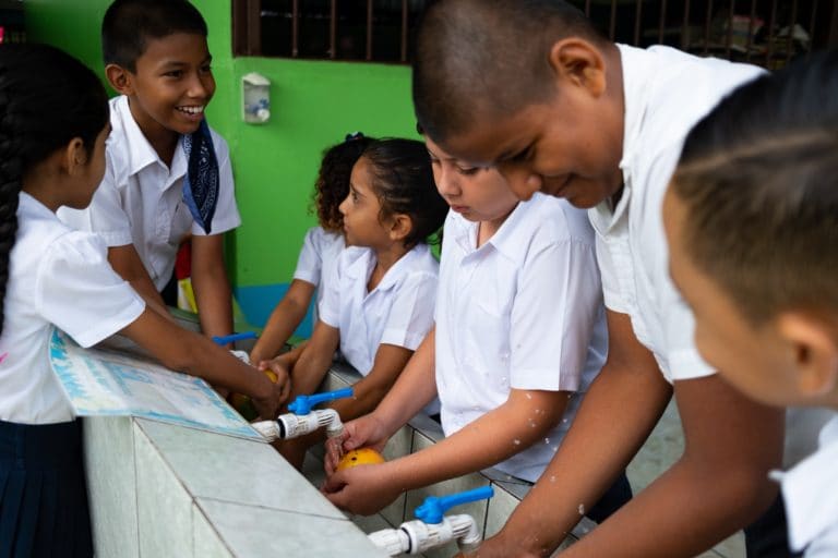Programa público-privado fomentará educación ambiental y uso responsable del agua en estudiantes de escuelas públicas