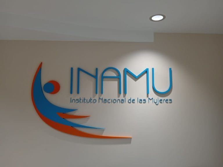 Mujeres pueden acceder a servicios del Inamu mediante canales digitales, telefónicos y presenciales