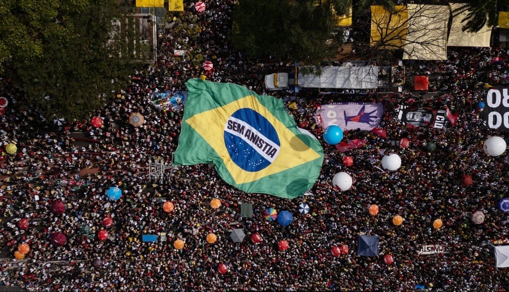 Imagen principal del artículo: Democracia en juicio