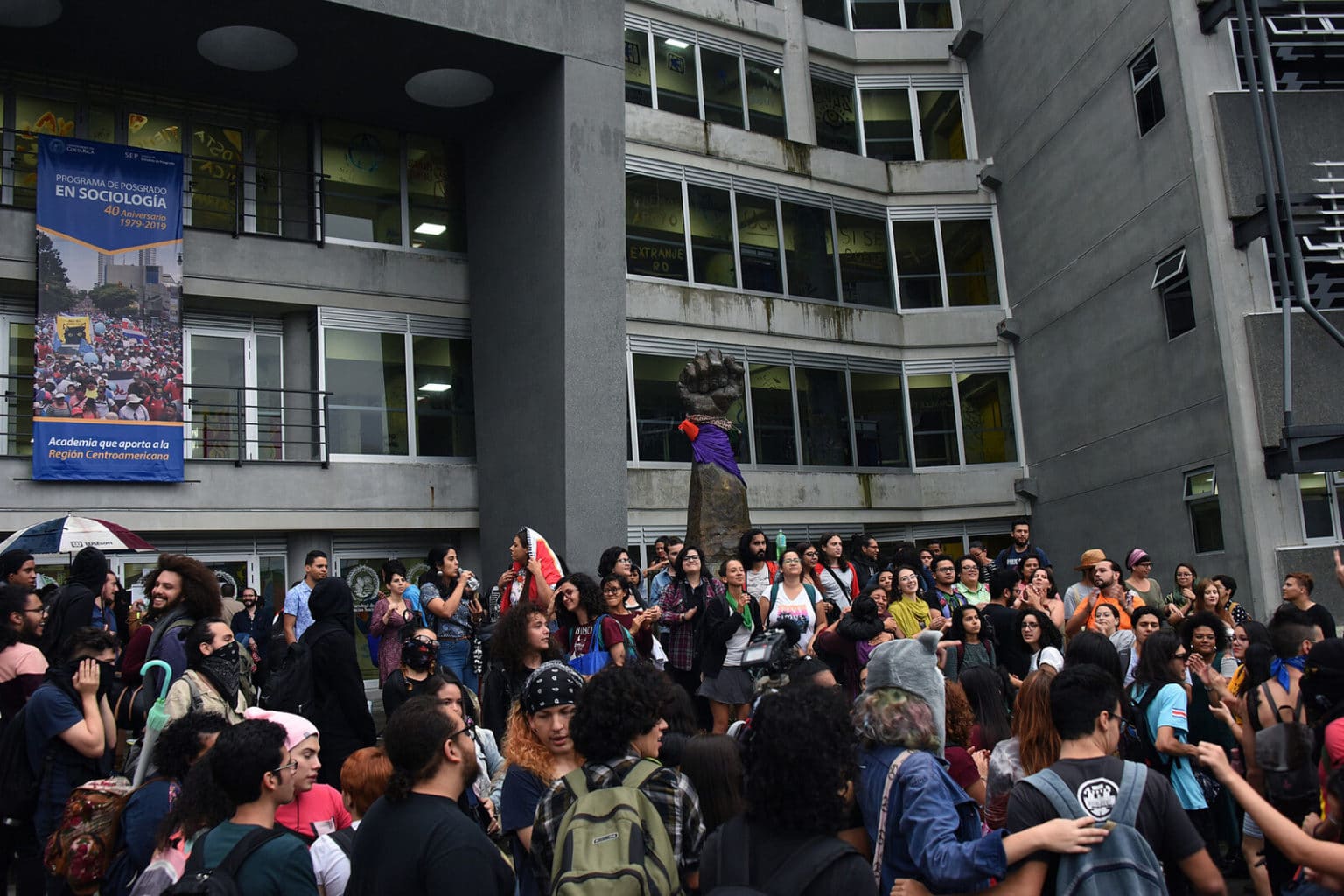 Imagen principal del artículo: Conversatorio en la UCR busca visibilizar riesgos y luchas de personas defensoras del territorio en Costa Rica