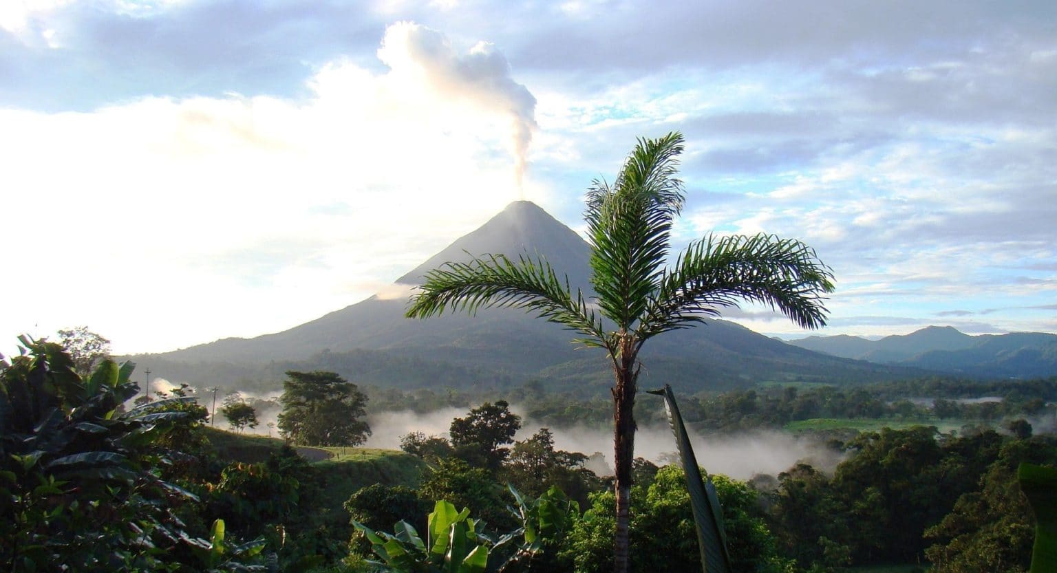 Imagen principal del artículo: De la sostenibilidad a la turistificación: continuidades del modelo turístico costarricense