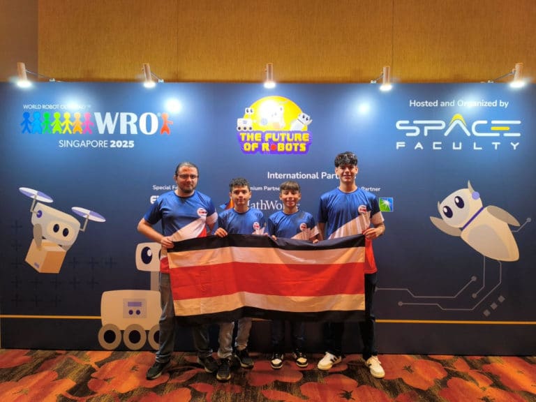 Academia de Esparza logra puesto 13 mundial en el World Robot Olympiad 2025