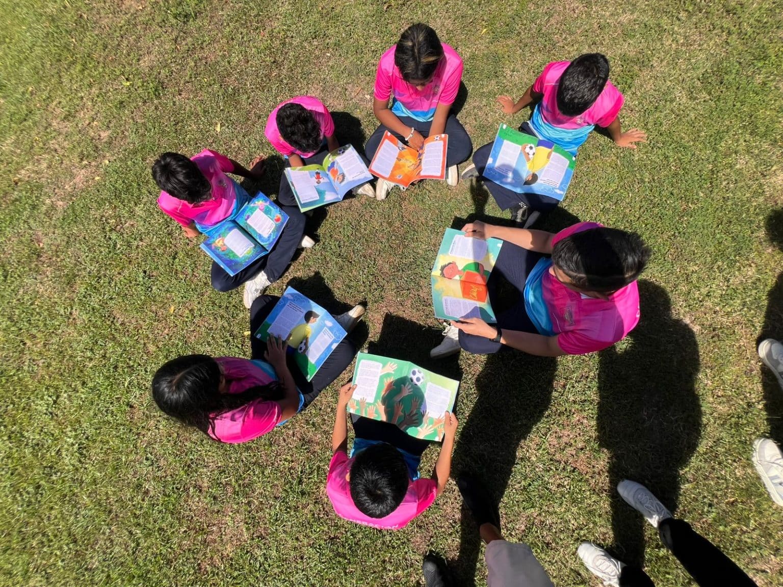 Imagen principal del artículo: Nuevo libro infantil reúne cuentos de escolares de la Isla de Chira
