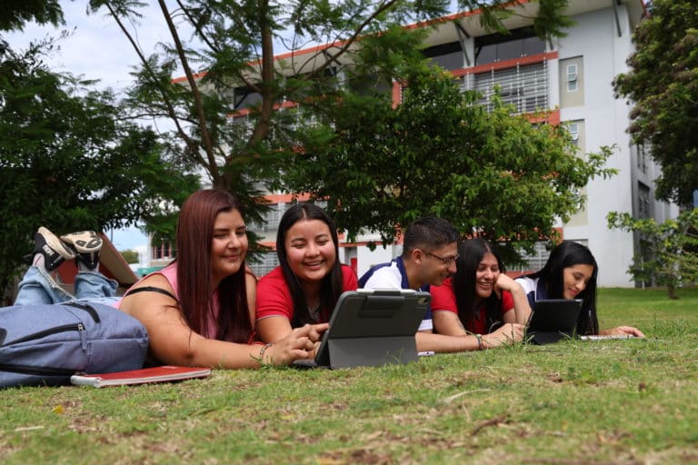 UNA aumentará un 3% su presupuesto destinado a becas