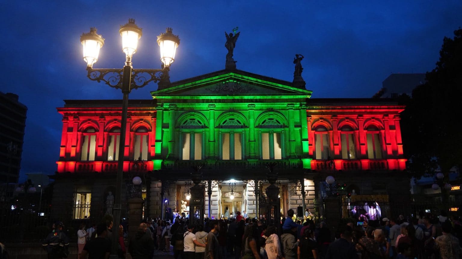 Imagen principal del artículo: Sala Vargas Calvo estrena su programación 2026 con la obra "La mujer y el esqueleto"