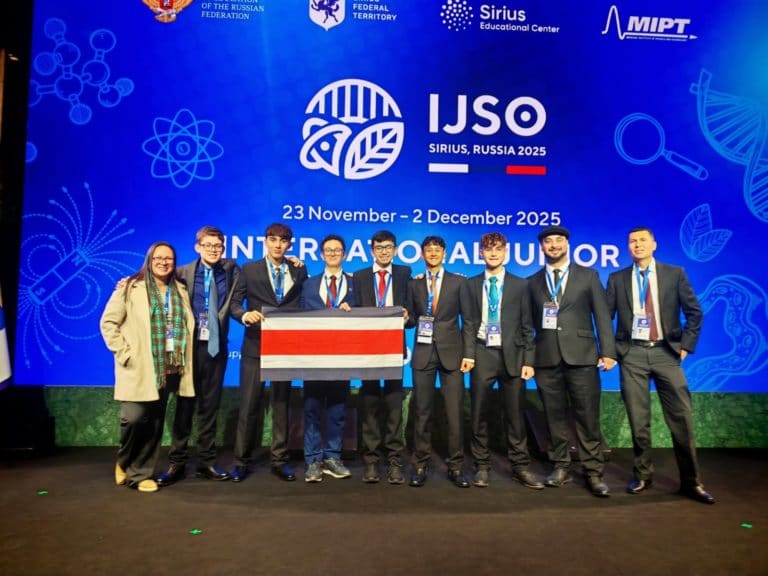 Colegial costarricense gana medalla en Olimpiada Juvenil Internacional de Ciencias en Rusia