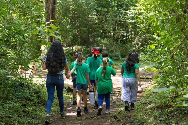Programa "Simbiosis" impulsa educación ambiental en comunidades vecinas a Reserva Conchal