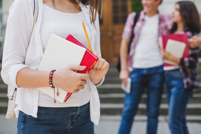 Abren convocatoria de becas para estudiantes universitarios costarricenses en programa académico en Estados Unidos