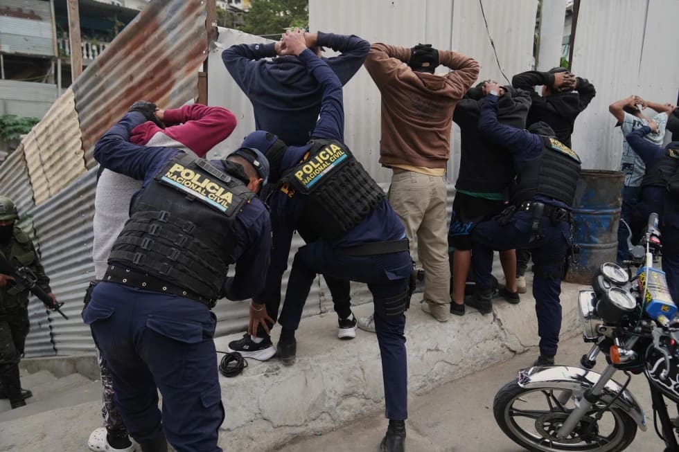 Imagen principal del artículo: Primera semana de suspensión de garantías en Guatemala deja más de 1000 personas detenidas