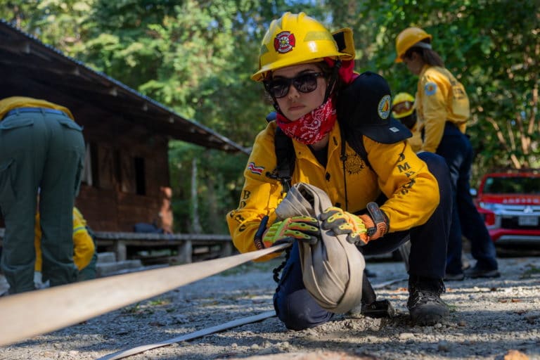 Canadá apoya el fortalecimiento de mujeres bomberas forestales en Costa Rica