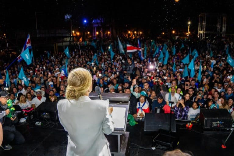 Un fracaso con la democracia como coartada