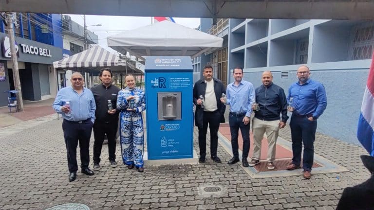 Cartago inaugura estación pública de agua purificada en bulevar central